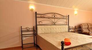 Гостиница Guest House Vizit Сукко Улучшенный трехместный номер-4